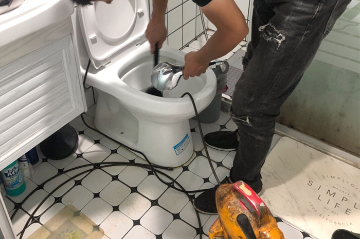 龙陵马桶堵塞自己疏通还是找师傅?专业上门服务让你省时更省心