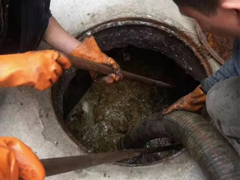 龙陵清理化粪池时如何避免沼气的危害?